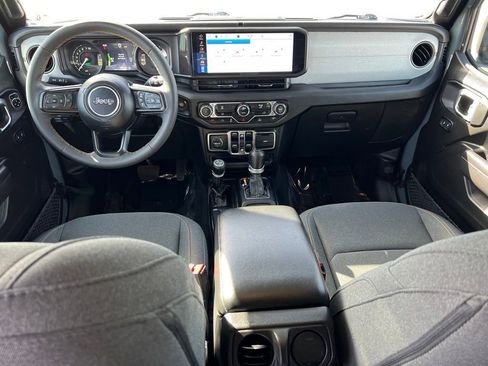 Used 2024 Jeep Wrangler Unlimited image 30