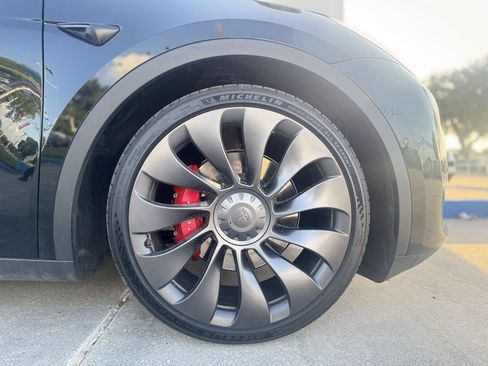 Used 2022 Tesla Model Y Performance AWD/4WD image 22
