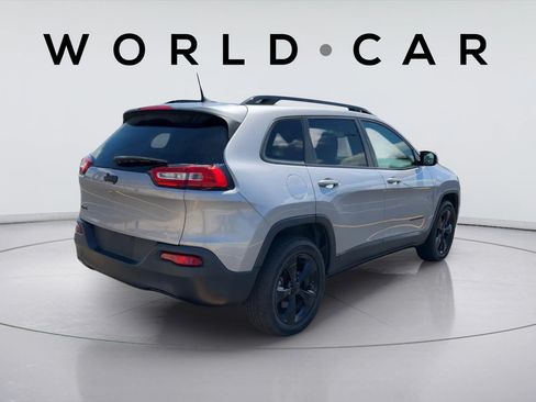 Used 2018 Jeep Cherokee Latitude w/ Altitude Package AWD/4WD image 3