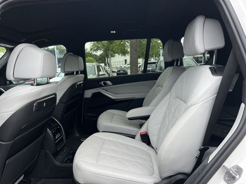 Used 2023 BMW X7 xDrive40i w/ M Sport Package AWD/4WD image 30