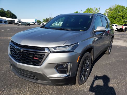 Used 2023 Chevrolet Traverse RS w/ LPO, Floor Liner Package FWD image 2