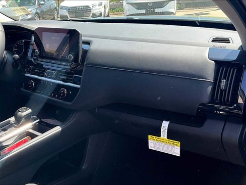 New 2025 Nissan Pathfinder SV image 9