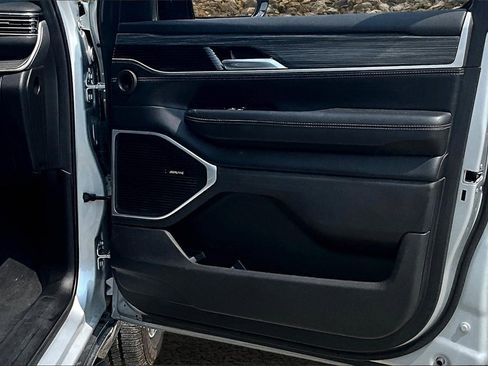 Used 2024 Jeep Wagoneer Series III image 23