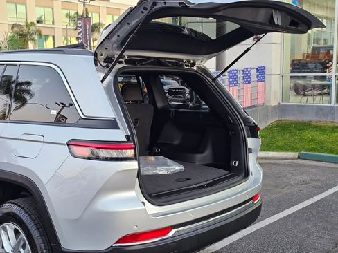 New 2026 Jeep Grand Cherokee Laredo image 8