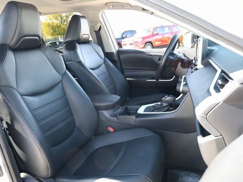 Used 2021 Toyota RAV4 XLE Premium image 33