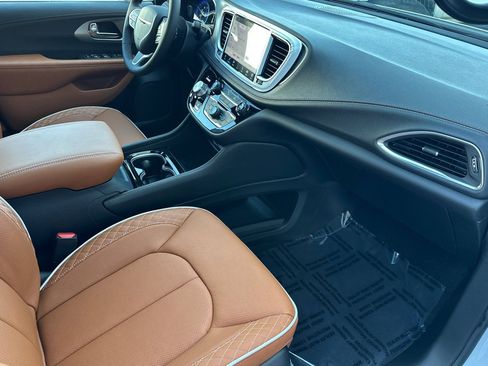 New 2026 Chrysler Pacifica Pinnacle image 19