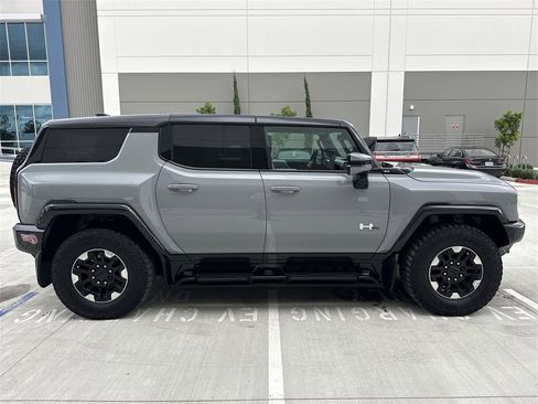 Used 2024 GMC Hummer EV 2X w/ Extreme Off-Road Package image 2