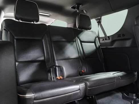 Used 2023 Chevrolet Suburban Premier AWD/4WD image 31