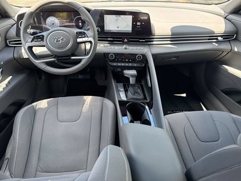 Used 2023 Hyundai Elantra SEL w/ Convenience Package FWD image 4