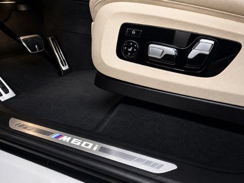 Used 2024 BMW X7 M60i w/ Executive Package AWD/4WD image 40