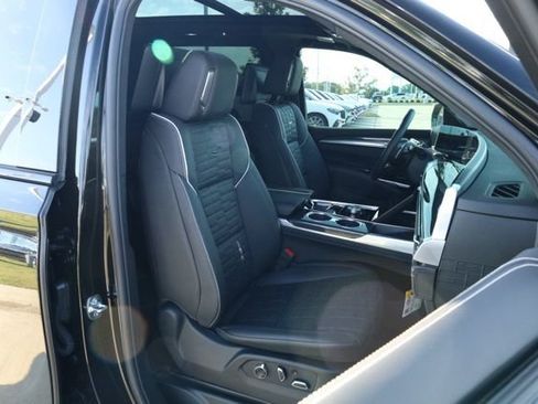 Used 2025 Cadillac Escalade V w/ LPO, Floor Liner Package image 39