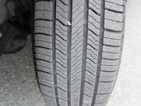 Used 2012 Volkswagen Routan SE image 31