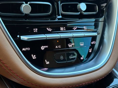 Used 2021 Aston Martin DBX AWD/4WD image 21