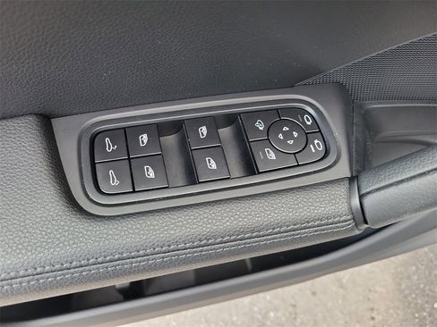 Used 2025 Porsche Cayenne Base image 26