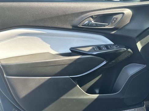 Used 2025 Chevrolet Trax LT image 14