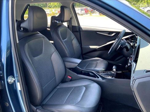 Used 2023 Kia Niro SX Touring FWD image 7