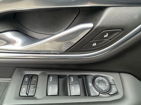 Used 2024 Chevrolet Suburban LT image 30