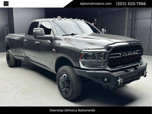 Used 2024 RAM 3500 Tradesman w/ Chrome Appearance Group AWD/4WD image 9