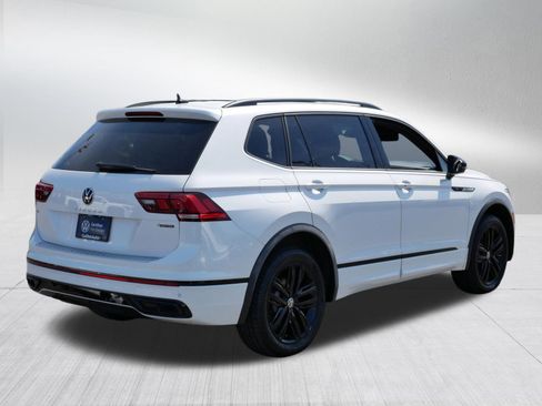 Certified 2022 Volkswagen Tiguan SE R-Line image 7