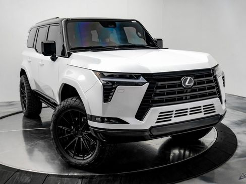 Used 2025 Lexus GX 550 w/ Accessory Package (2T) image 23