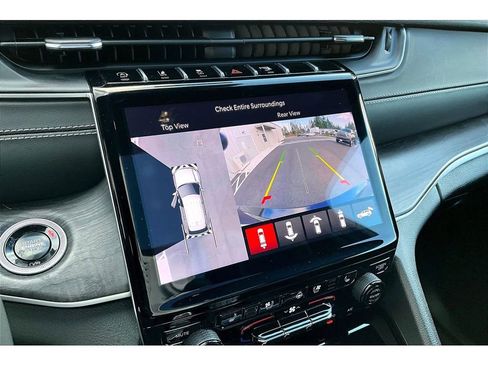 Used 2024 Jeep Grand Cherokee L Limited w/ Luxury Tech Group II image 21