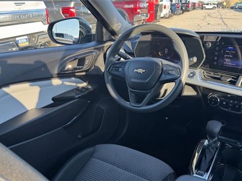 Used 2025 Chevrolet Trax LT image 15