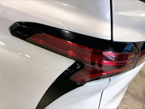 Used 2021 Toyota Sienna XLE w/ XLE Plus Package AWD/4WD image 35