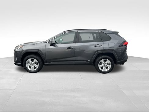 Used 2021 Toyota RAV4 XLE w/ Convenience Package image 4