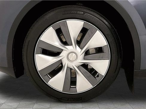 Used 2023 Tesla Model Y Long Range AWD/4WD image 26