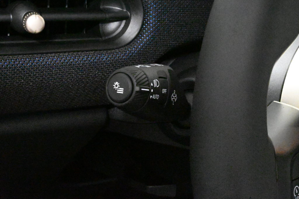 Certified 2025 MINI Cooper 2-Door Hardtop FWD image 28