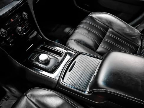 Used 2018 Chrysler 300 S AWD/4WD image 22