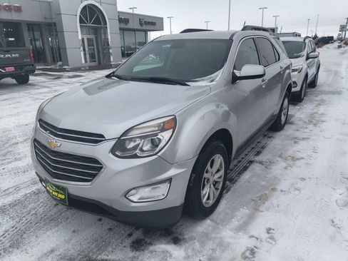 Used 2017 Chevrolet Equinox LT w/ Convenience Package image 3