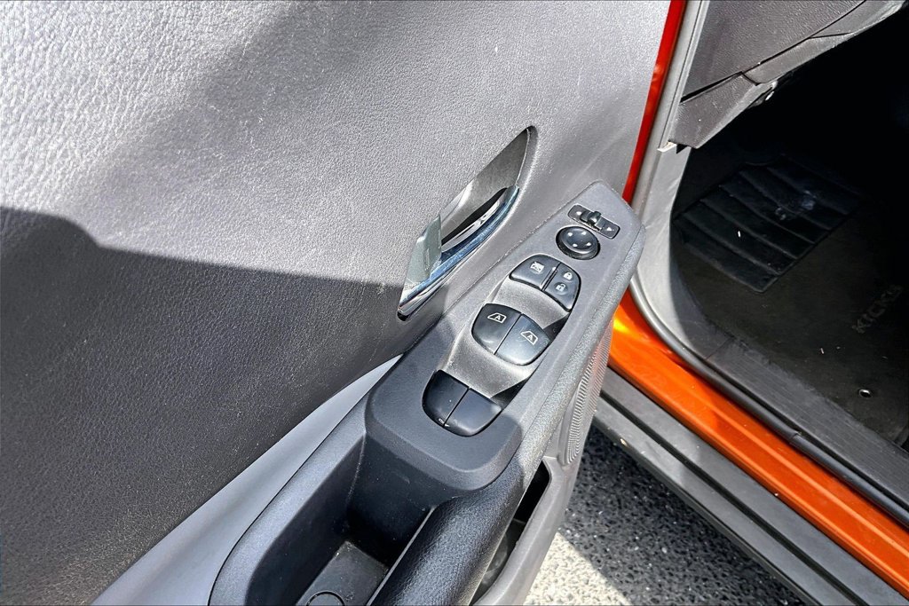 Used 2023 Nissan Kicks SR w/ SR Premium Package FWD image 25