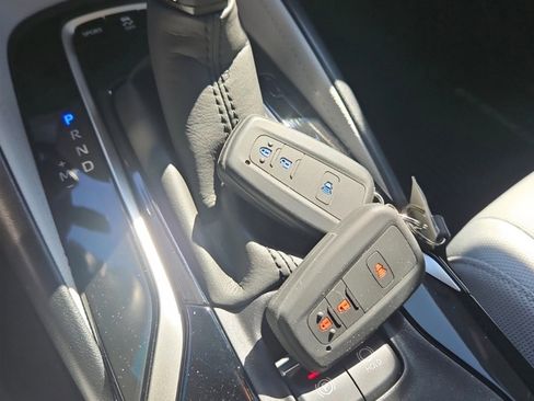 Used 2021 Toyota Corolla SE w/ SE Preferred Package FWD image 11