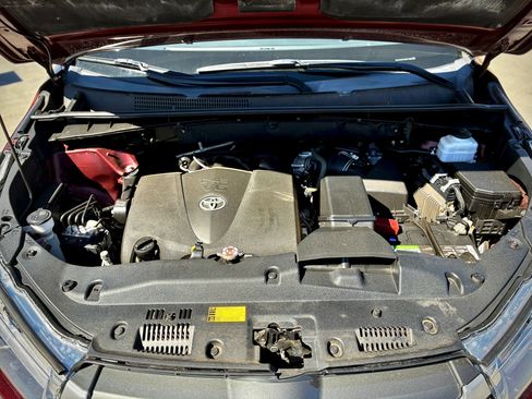 Used 2019 Toyota Highlander XLE FWD image 17