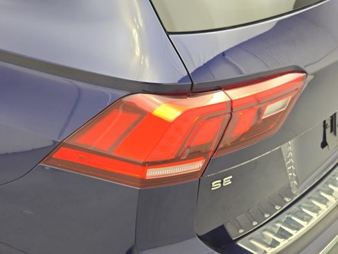 Used 2023 Volkswagen Tiguan SE w/ Panoramic Sunroof Package FWD image 35