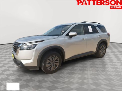 Used 2024 Nissan Pathfinder SV FWD image 4