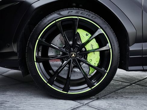 Used 2022 Lamborghini Urus AWD/4WD image 3