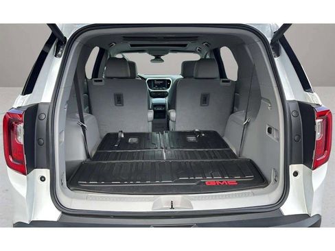 Used 2023 GMC Acadia SLT w/ Technology Package image 10