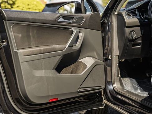 Used 2018 Volkswagen Tiguan SE image 34