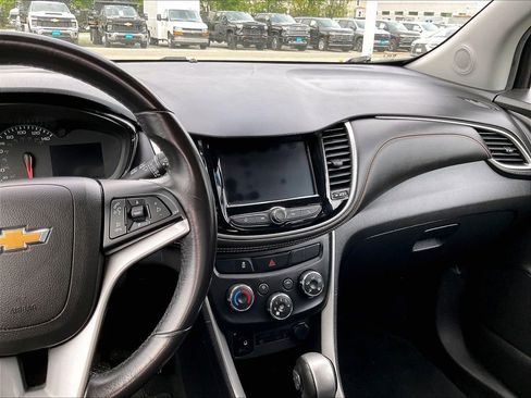 Used 2020 Chevrolet Trax LT w/ LT Convenience Package AWD/4WD image 18