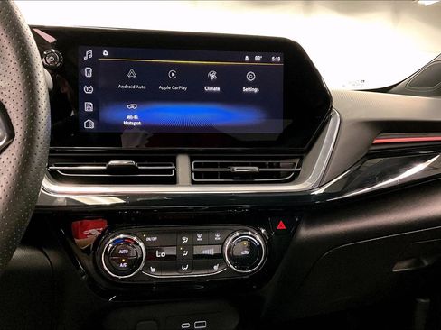 Used 2024 Chevrolet Trax RS w/ Sunroof Package FWD image 31