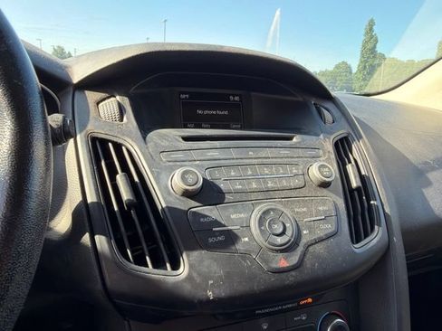 Used 2015 Ford Focus SE w/ SE Sport Package FWD image 13