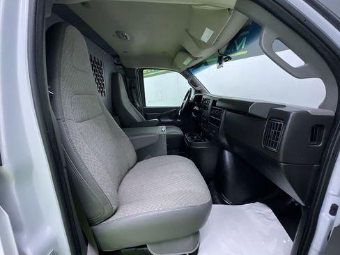 Used 2022 Chevrolet Express 2500 w/ Driver Convenience Package image 27