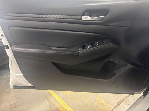 Used 2025 Nissan Altima 2.5 SV image 18