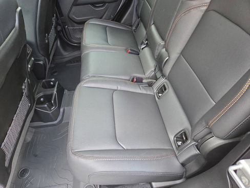 New 2025 Jeep Gladiator Sport image 10