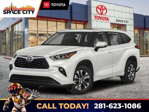 Used 2021 Toyota Highlander XLE FWD image 1