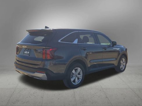 Certified 2025 Kia Sorento LX image 6