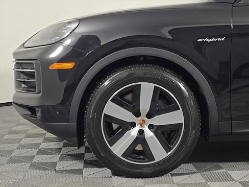 Certified 2026 Porsche Cayenne E-Hybrid AWD/4WD image 11