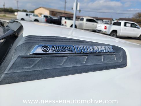 Used 2022 Chevrolet Silverado 2500 LT w/ Convenience Package image 8